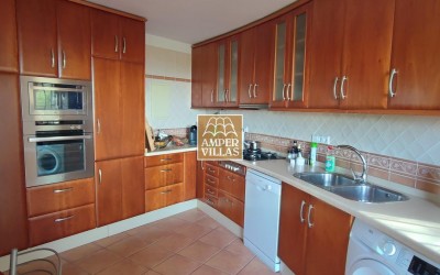 Beautiful Mediterranean villa with guest house and panoramic views.